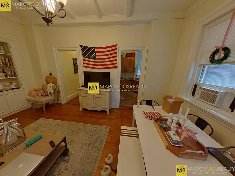 Primary Photo - 27 1/2 Massachusetts Ave