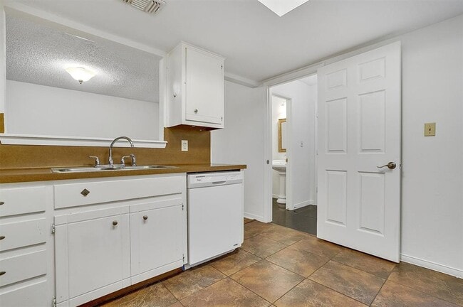 Building Photo - 3201 Twinberry Cove