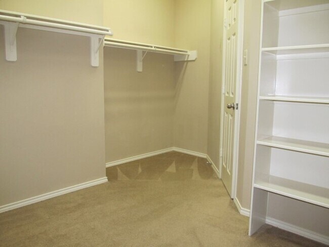 Building Photo - 13022 Golden Water Ct