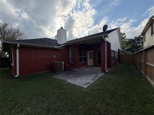 Building Photo - 6310 Pago Ln