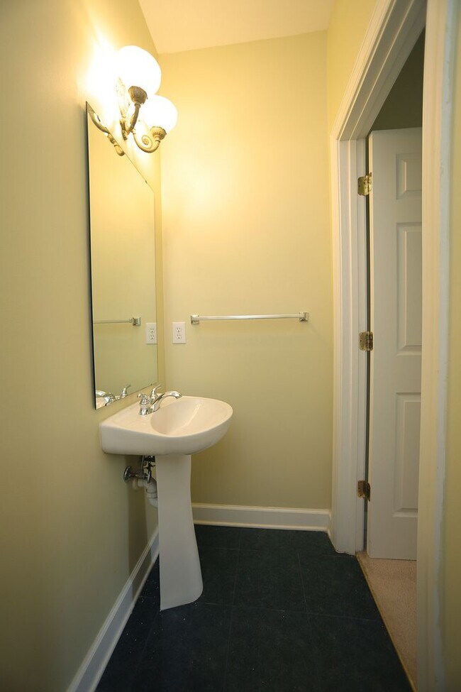 Building Photo - 524 Aberdeen Dr
