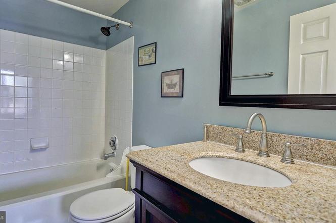 Building Photo - 8087 Lacy Dr