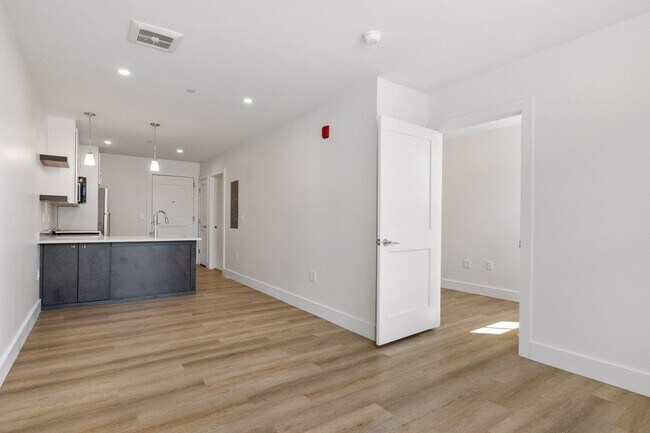 Building Photo - 238 Deer St