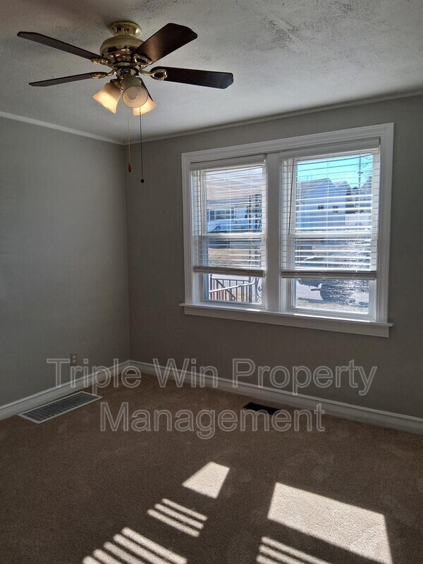 Building Photo - 313 Carthage Ave