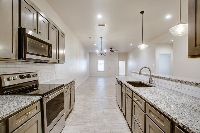 Building Photo - Luxury 3/2/2 Duplex in South Lubbock!