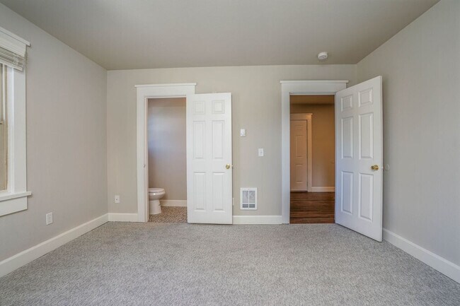 Building Photo - Alberta