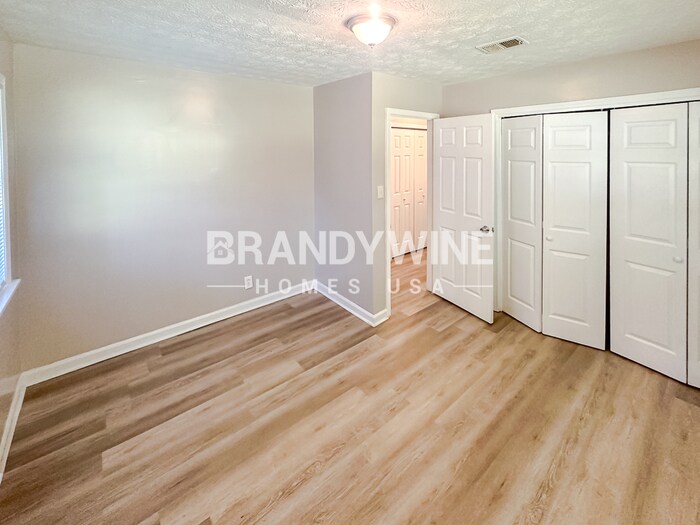 Building Photo - 6230 Cedar Wood Dr