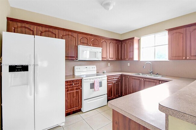 Building Photo - 3920 SW 89th Ct