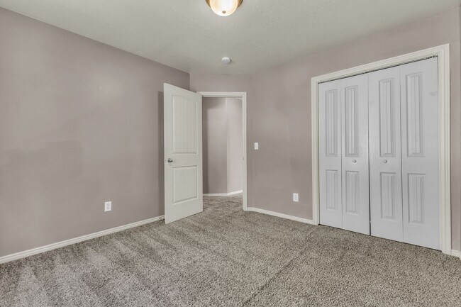 Building Photo - Spacious 4-Bedroom Home Near Hill Air Force Base