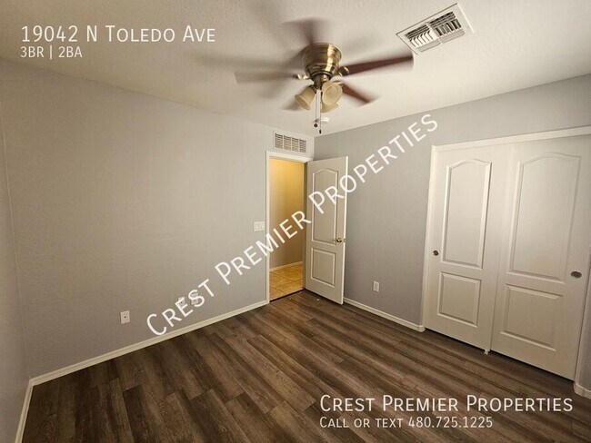 Building Photo - 19042 N Toledo Ave