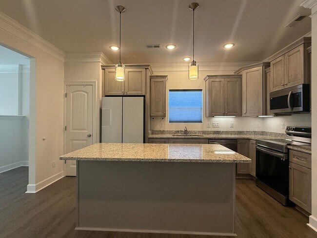 Building Photo - Like New Norfolk Single Family Home