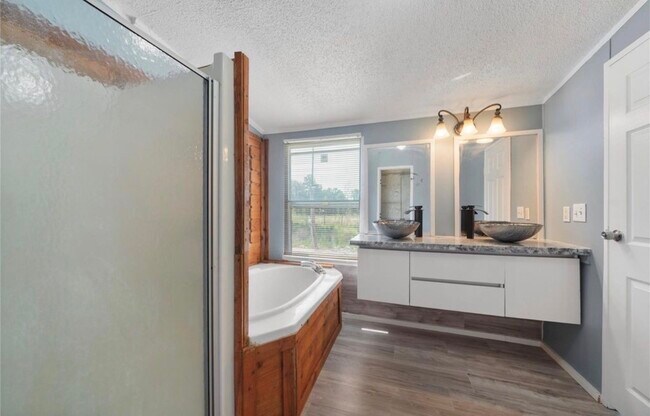 Building Photo - 15750 W Relza Dr
