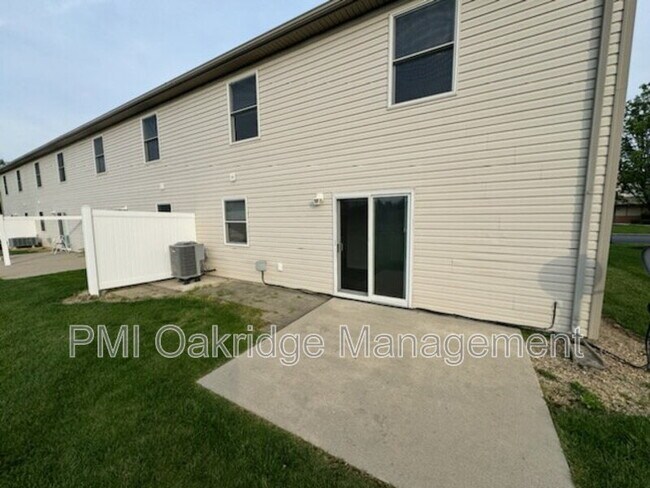 Building Photo - 121 Bruns Dr