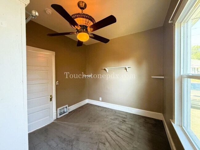 Building Photo - Contemporary 2 BD | 1 BA Home w/ Private B...