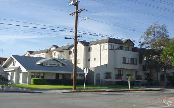 Building Photo - 615 S Adams St