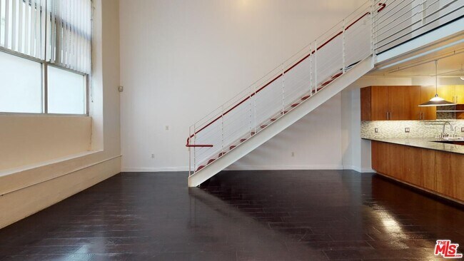 Building Photo - 1130 Flower St