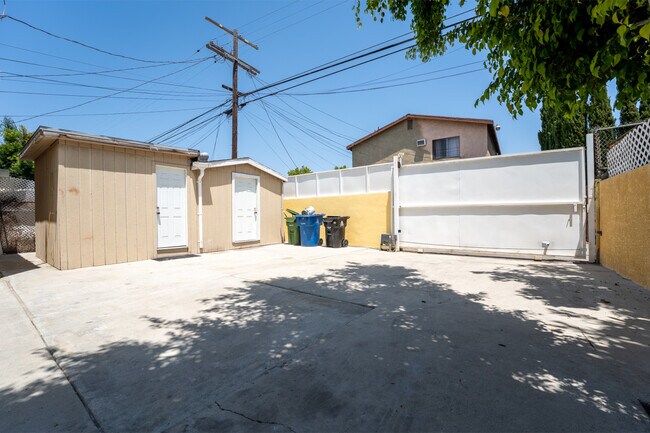 Building Photo - 2218 S Redondo Blvd