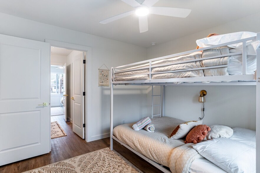 Building Photo - 1613 Berene Ave