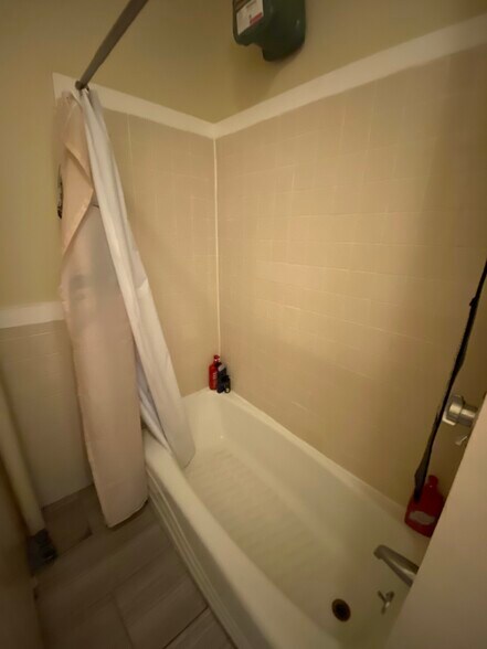 Building Photo - 21 Symphony Rd