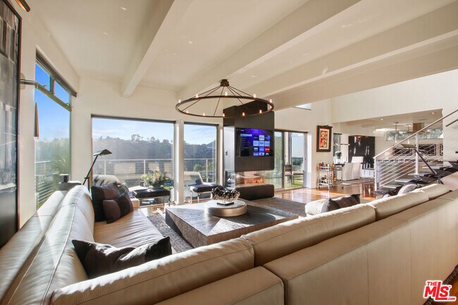 Building Photo - 9416 Beverlycrest Dr