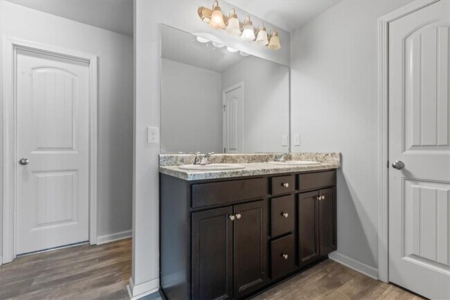 Building Photo - 360 Turtle Creek Dr