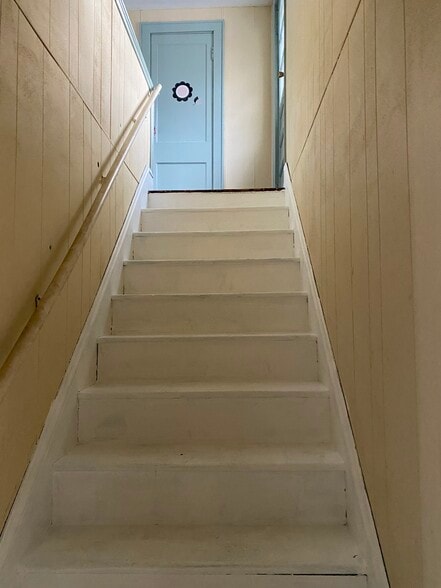 Stairs - 237 Lake St