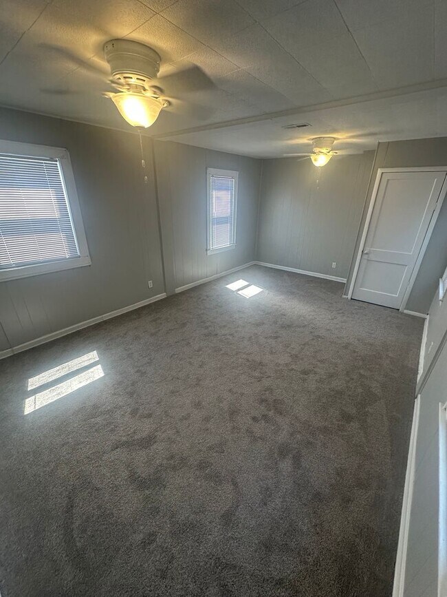 Building Photo - 2317 Broad St