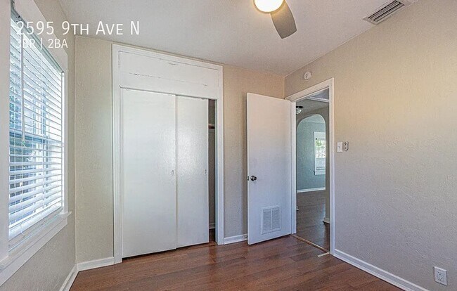 Building Photo - Stunningly Remodeled 3-Bedroom Home on a C...