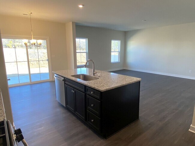 Building Photo - Great 3 Bed, 2 Story Townhome near Concord Mills