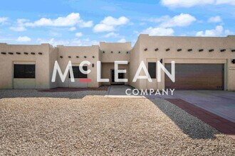 Building Photo - 3 Bed & 3 Bath Home with Private Pool & Spa