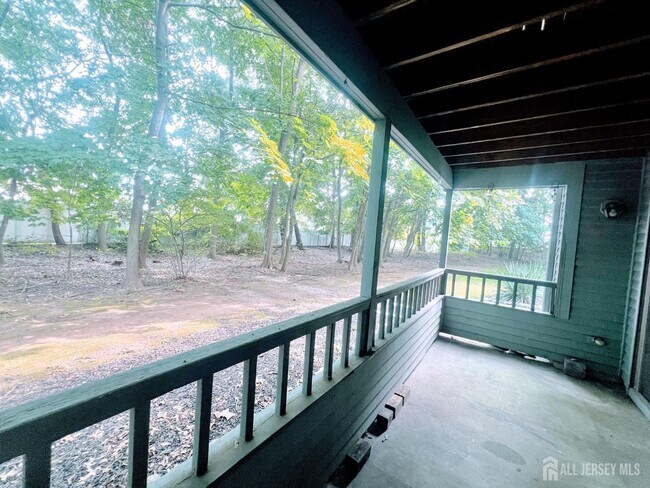 Building Photo - 507 Woodhaven Dr