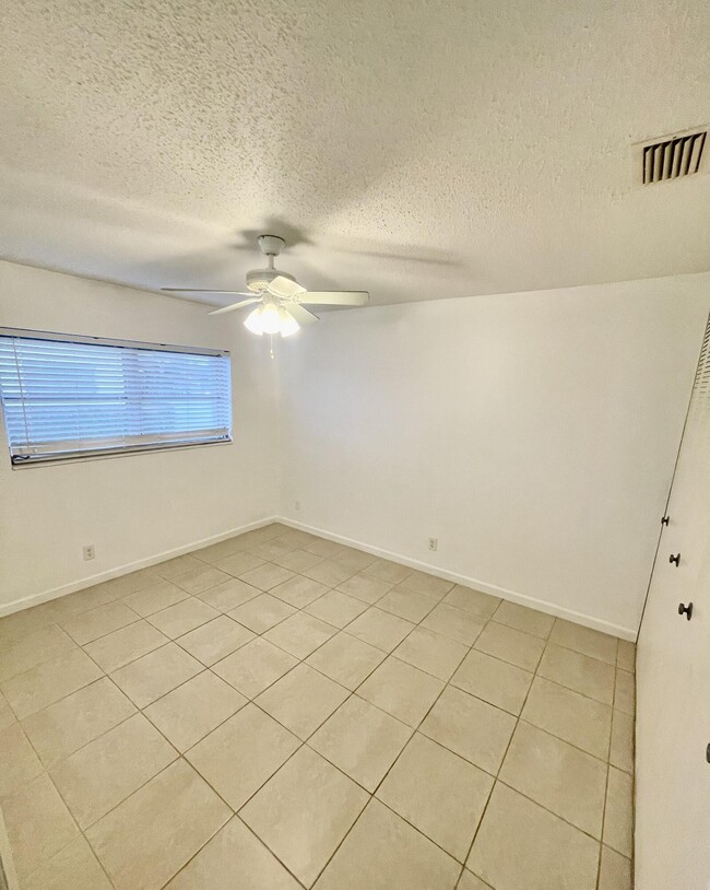 Building Photo - 2521 Emory Dr W