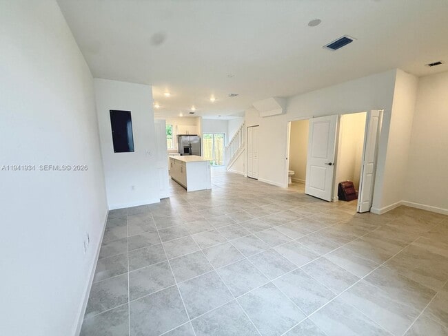 Building Photo - 234 SE 10th St