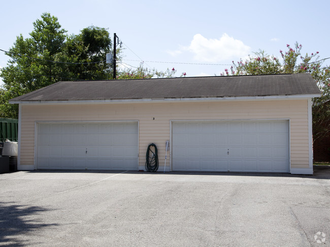 Building Photo - Summerfield Townhomes