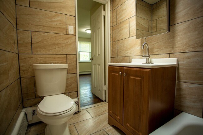 Building Photo - NEWLY RENOVATED 1 BEDROOM APARTMENT - 6430 1/2 TULIP ST