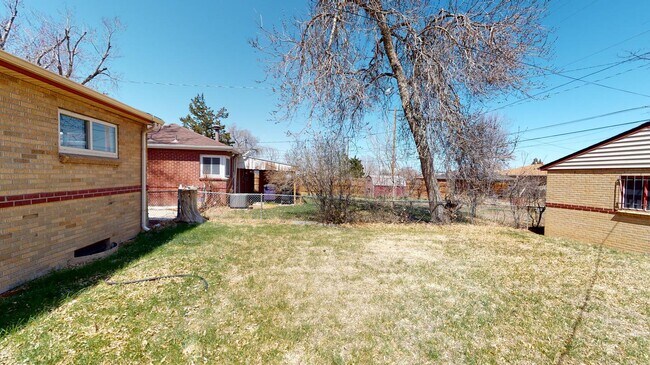 Building Photo - Renovated Park Hill brick home with large backyard