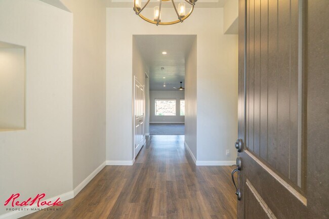 Building Photo - Stunning 4 Bedroom Home with Gorgeous Back...