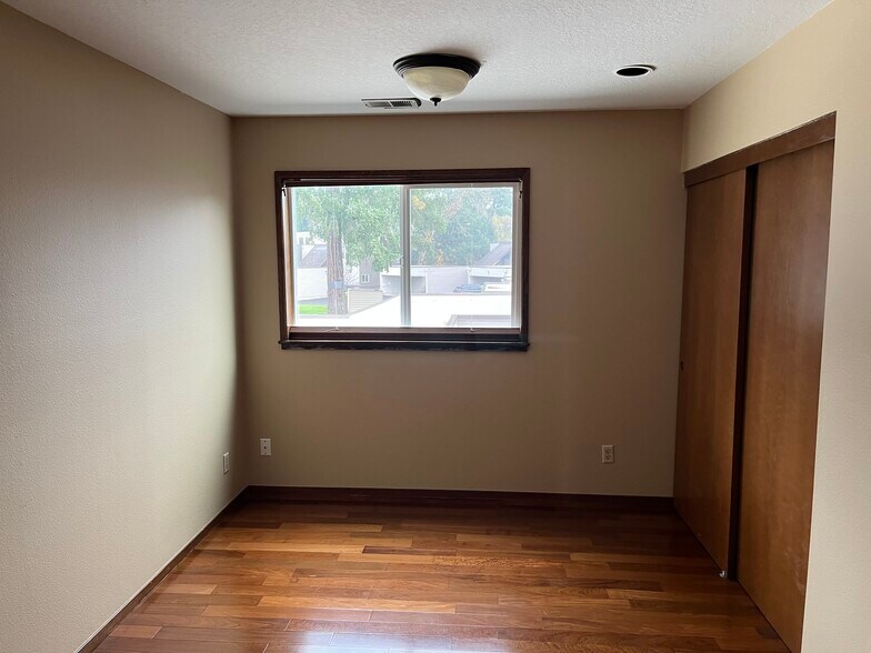 2nd bedroom - 7511 N Edgewater Ave