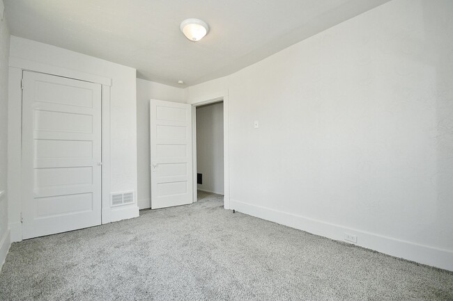 Building Photo - 904 Punta Gorda Ave