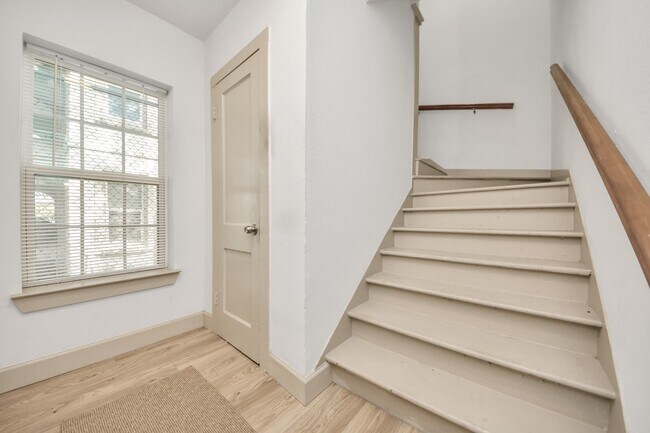 Building Photo - 2919 Rosedale St