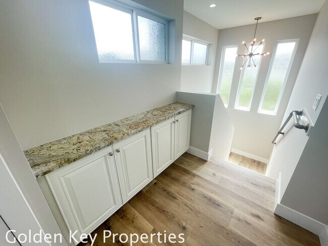 Building Photo - 4864 Alondra Way