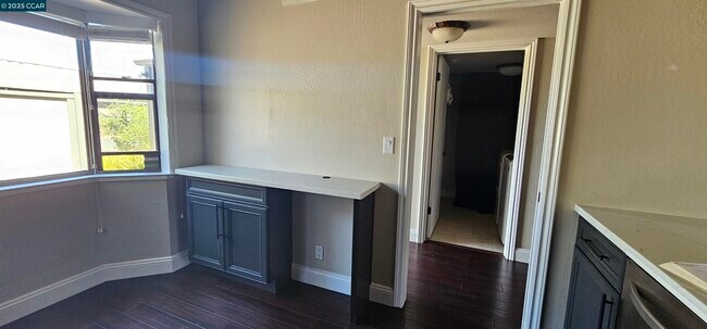 Building Photo - 1597 Ashwood Dr