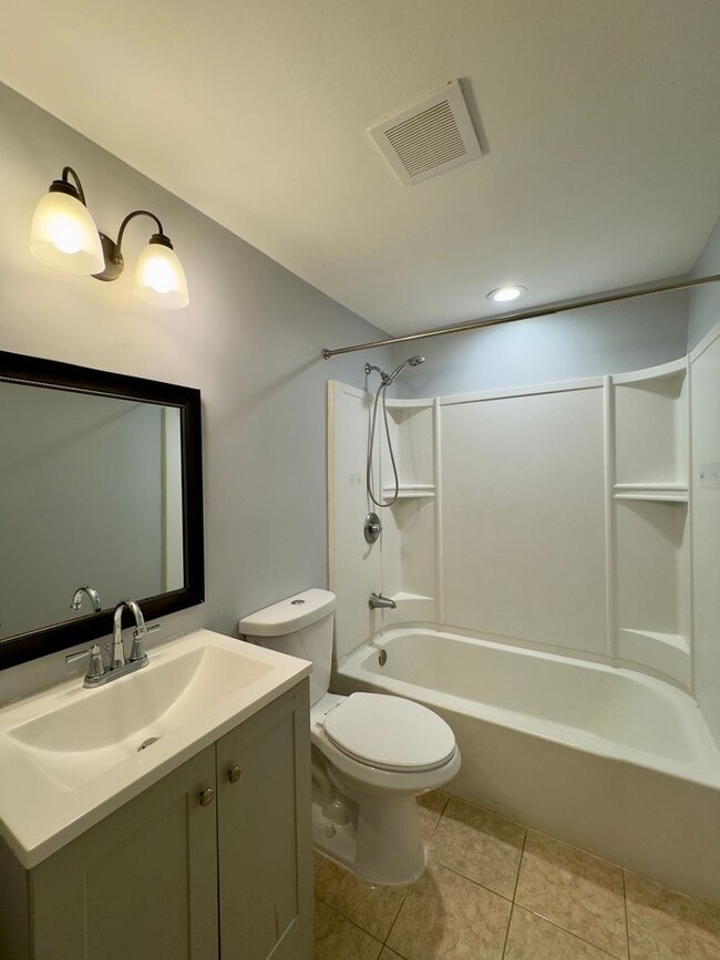 Building Photo - Charming 2 Bedroom/1 Bathroom Townhome in Dundalk, MD!