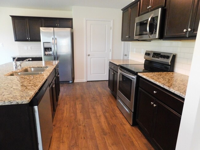Building Photo - Brand New! 4 bed, 2.5 bath