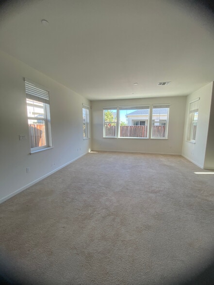 Building Photo - 830 San Bernardo Ln
