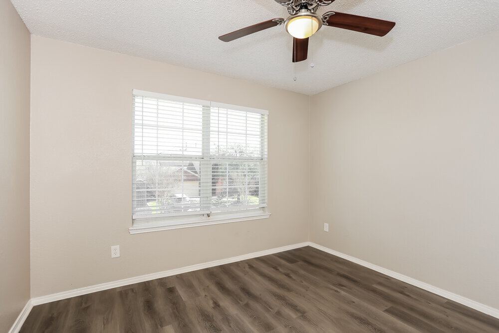 Building Photo - 7802 Mason Dells Dr