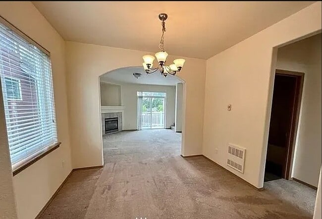 Building Photo - Spacious 3 Bedroom, 3 Bath End-Unit Condo – Parkview Village, Lynnwood