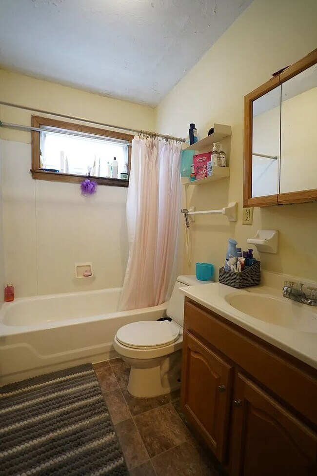 Building Photo - No Brokers Fee