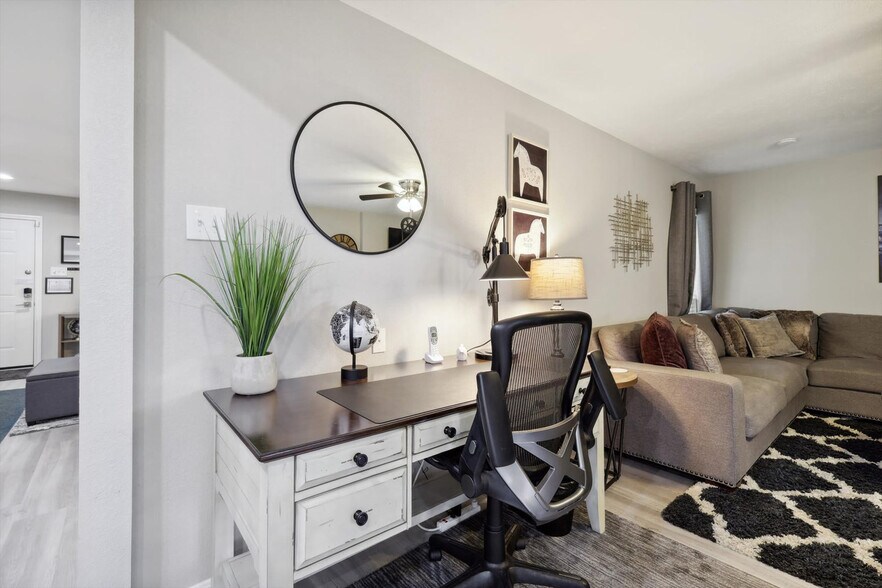 Building Photo - 2914 Flagstone Dr