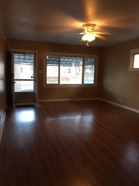 Building Photo - Spacious 3 Bedroom Single Family Home -